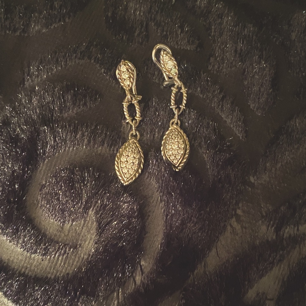 Gorgeous 😻Judith Ripka CZ drop earrings♥️🌹🍒